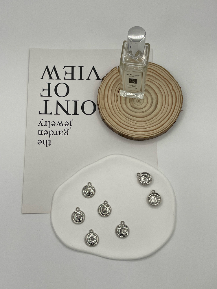 Embossed Crown Coin Disc Metal Charms for Bra Straps, Hats, Socks, Gloves, Handbags - Image 4